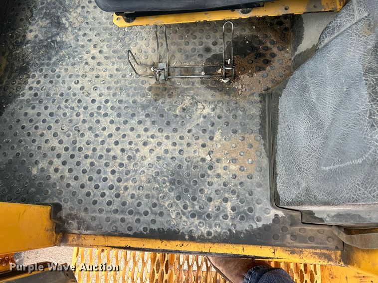 image for item DQ0889 1999 Volvo L150C  wheel loader