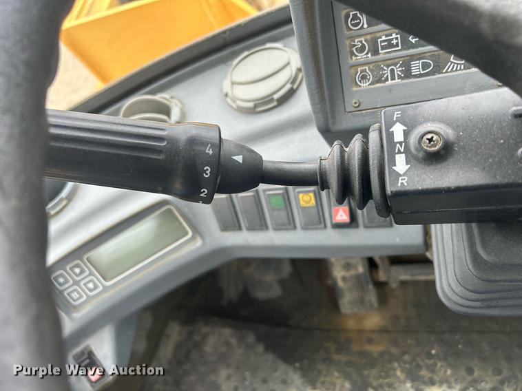 image for item DQ0889 1999 Volvo L150C  wheel loader