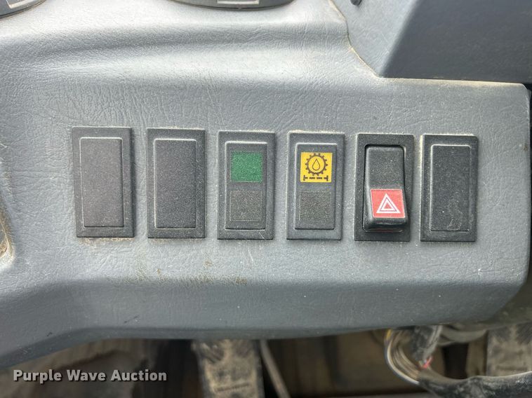 image for item DQ0889 1999 Volvo L150C  wheel loader