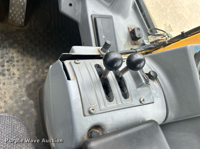 image for item DQ0889 1999 Volvo L150C  wheel loader