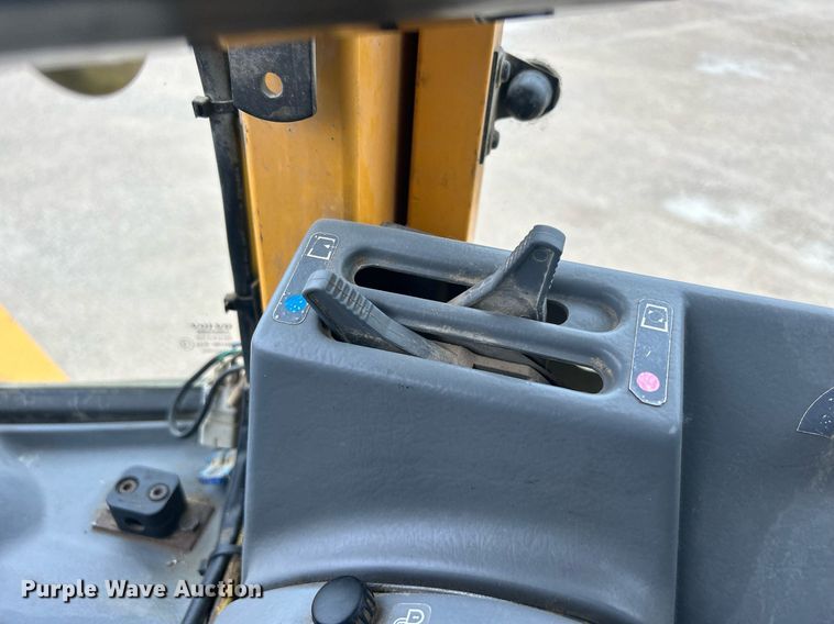 image for item DQ0889 1999 Volvo L150C  wheel loader