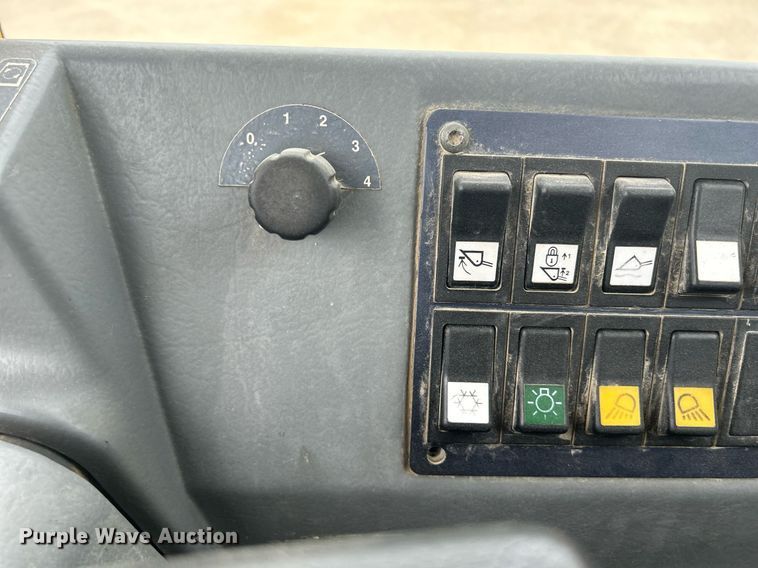 image for item DQ0889 1999 Volvo L150C  wheel loader