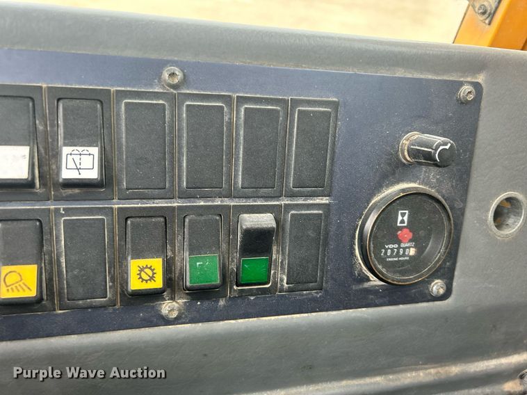 image for item DQ0889 1999 Volvo L150C  wheel loader