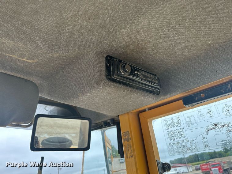 image for item DQ0889 1999 Volvo L150C  wheel loader