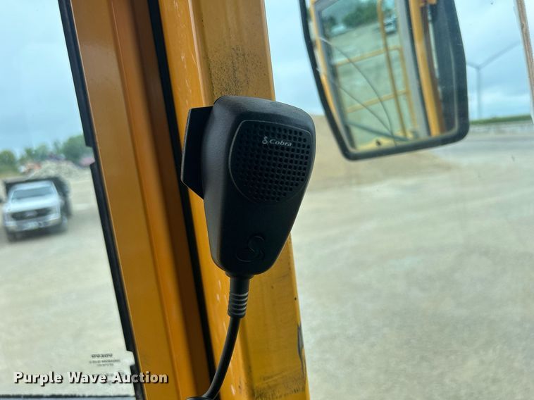 image for item DQ0889 1999 Volvo L150C  wheel loader