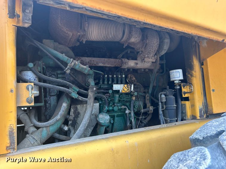 image for item DQ0889 1999 Volvo L150C  wheel loader