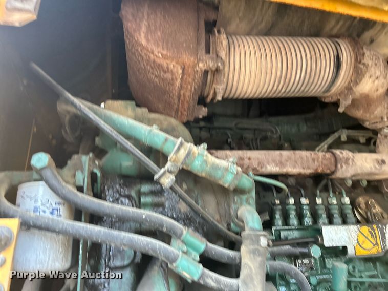 image for item DQ0889 1999 Volvo L150C  wheel loader