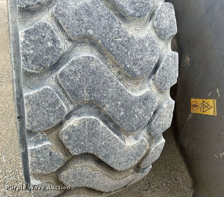image for item DQ0889 1999 Volvo L150C  wheel loader