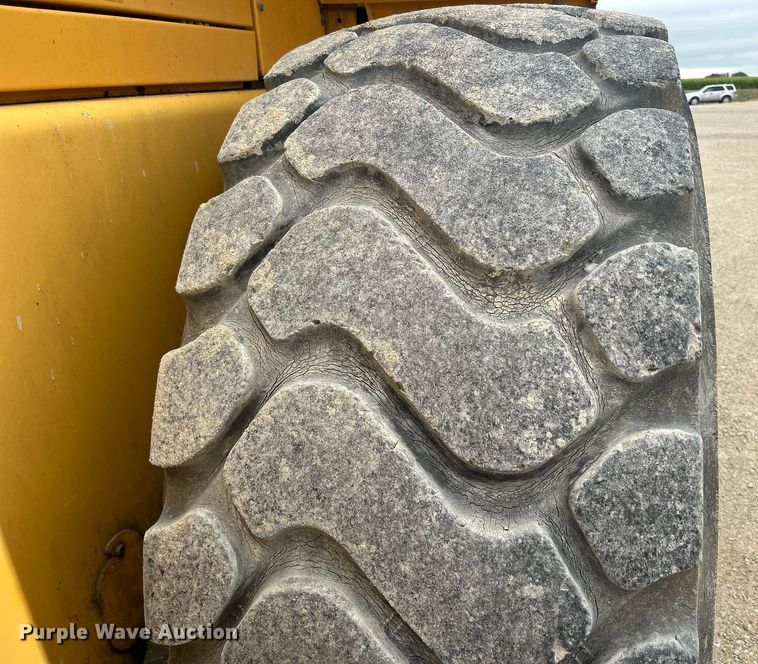 image for item DQ0889 1999 Volvo L150C  wheel loader