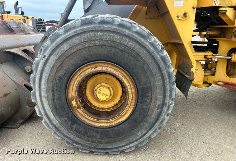 image for item DQ0889 1999 Volvo L150C  wheel loader