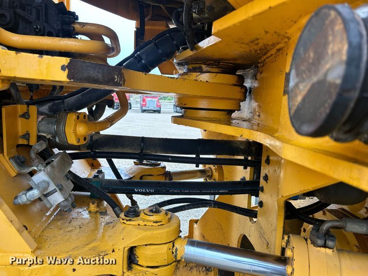 image for item DQ0890 2007 Volvo L180E  wheel loader