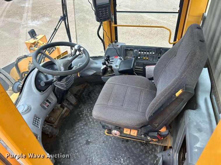 image for item DQ0890 2007 Volvo L180E  wheel loader