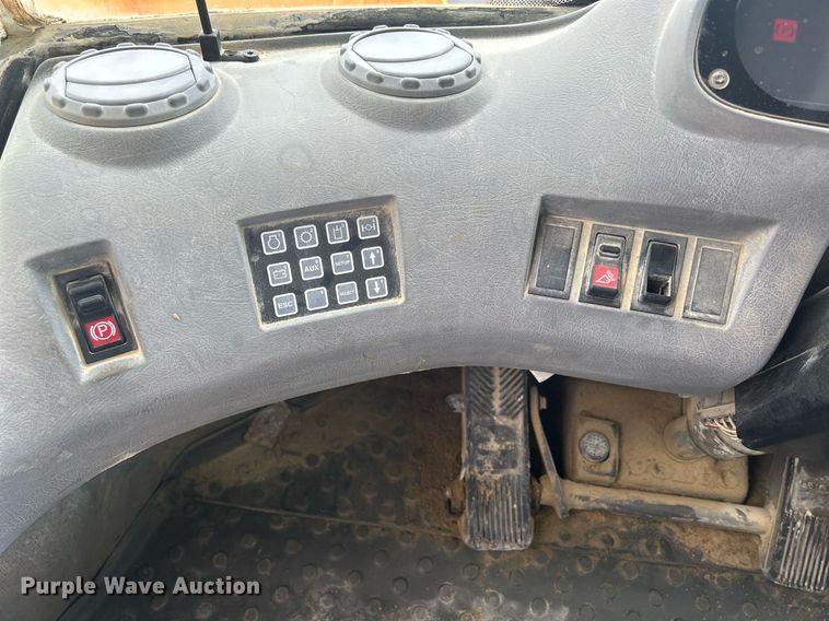 image for item DQ0890 2007 Volvo L180E  wheel loader