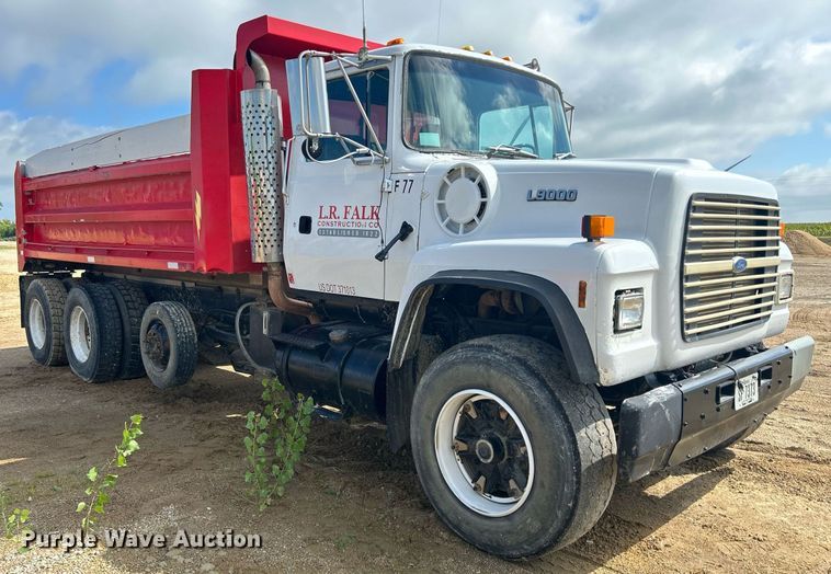 image for item DQ0891 1997 Ford LT9000  dump truck