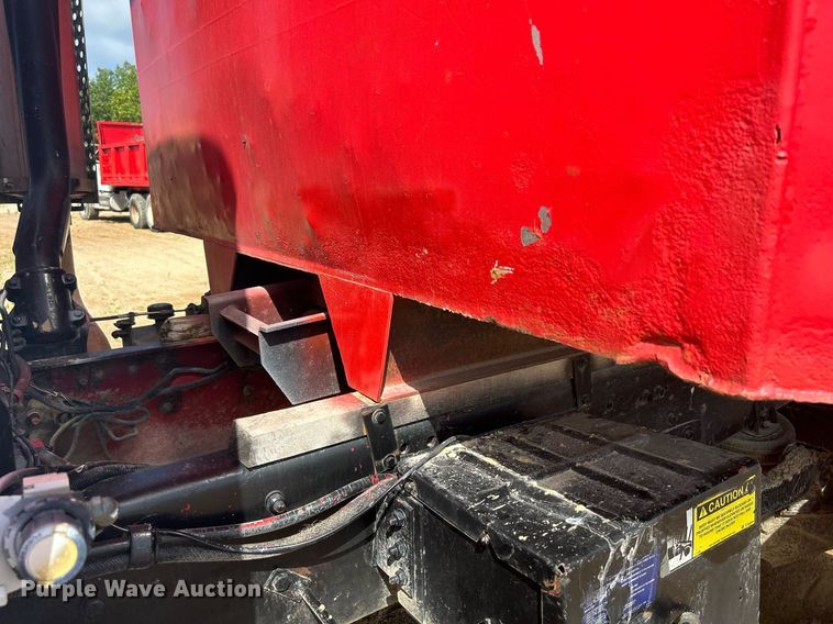 image for item DQ0891 1997 Ford LT9000  dump truck