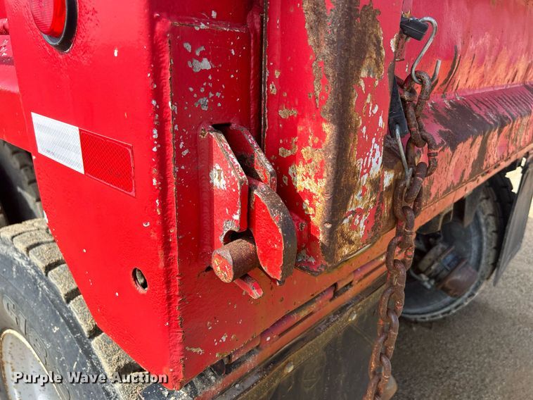 image for item DQ0891 1997 Ford LT9000  dump truck