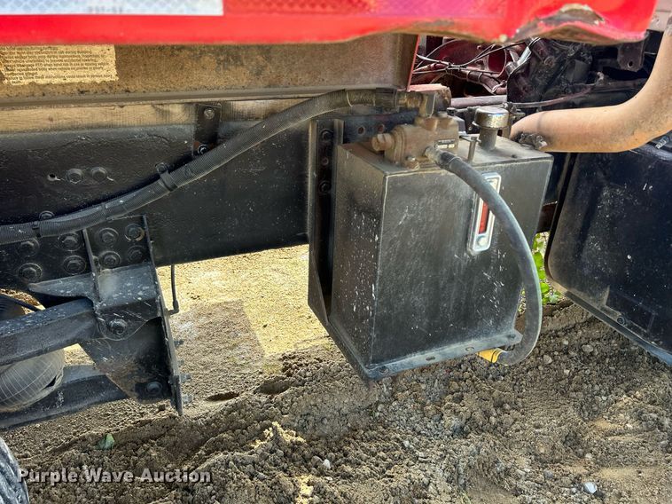 image for item DQ0891 1997 Ford LT9000  dump truck