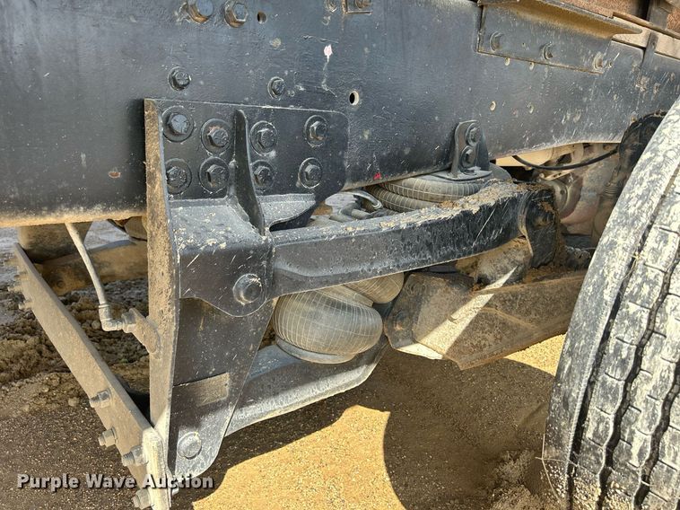 image for item DQ0891 1997 Ford LT9000  dump truck