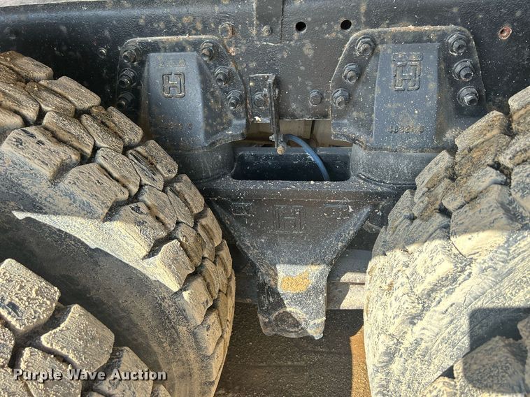 image for item DQ0891 1997 Ford LT9000  dump truck