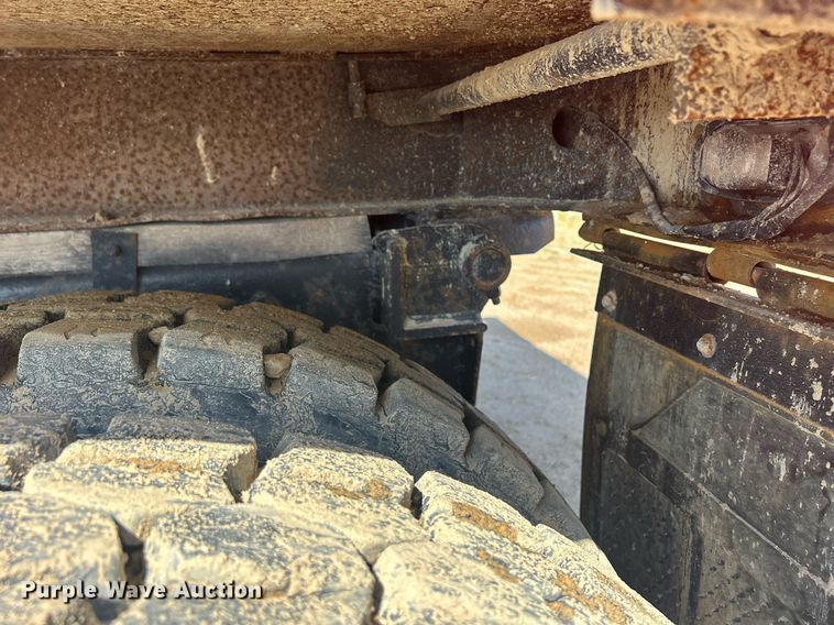 image for item DQ0891 1997 Ford LT9000  dump truck