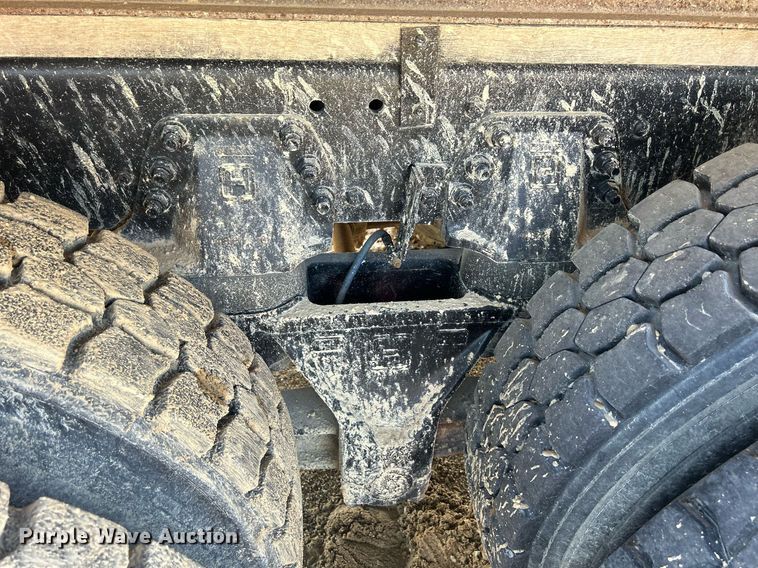 image for item DQ0891 1997 Ford LT9000  dump truck