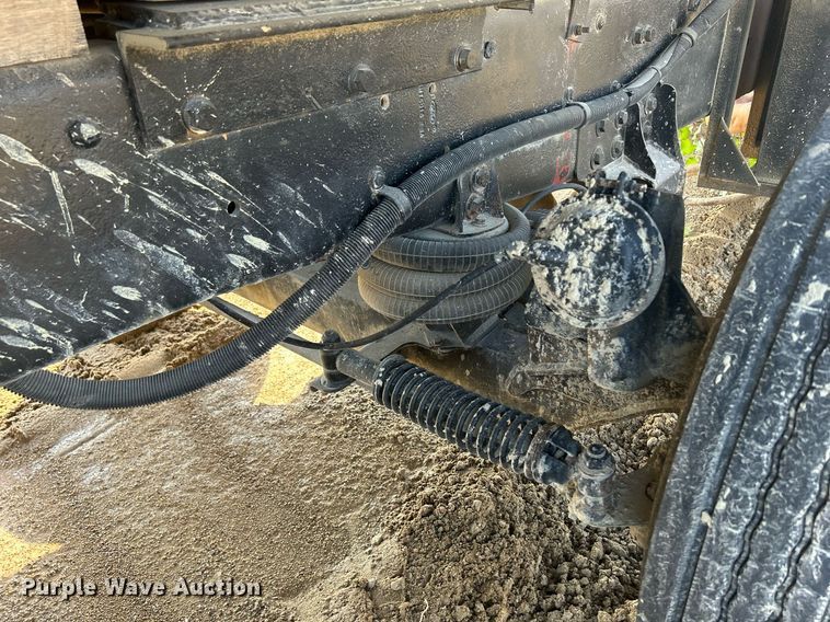 image for item DQ0891 1997 Ford LT9000  dump truck