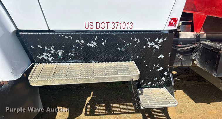 image for item DQ0891 1997 Ford LT9000  dump truck