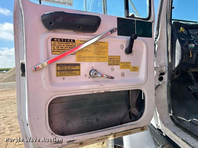 image for item DQ0891 1997 Ford LT9000  dump truck