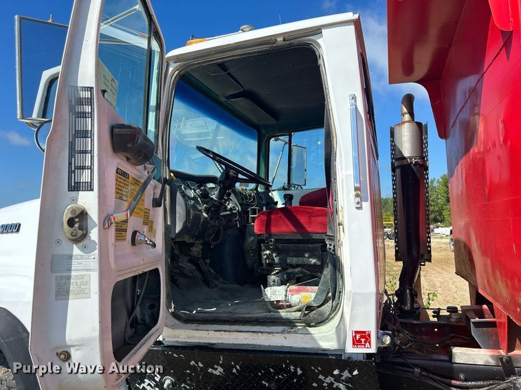 image for item DQ0891 1997 Ford LT9000  dump truck