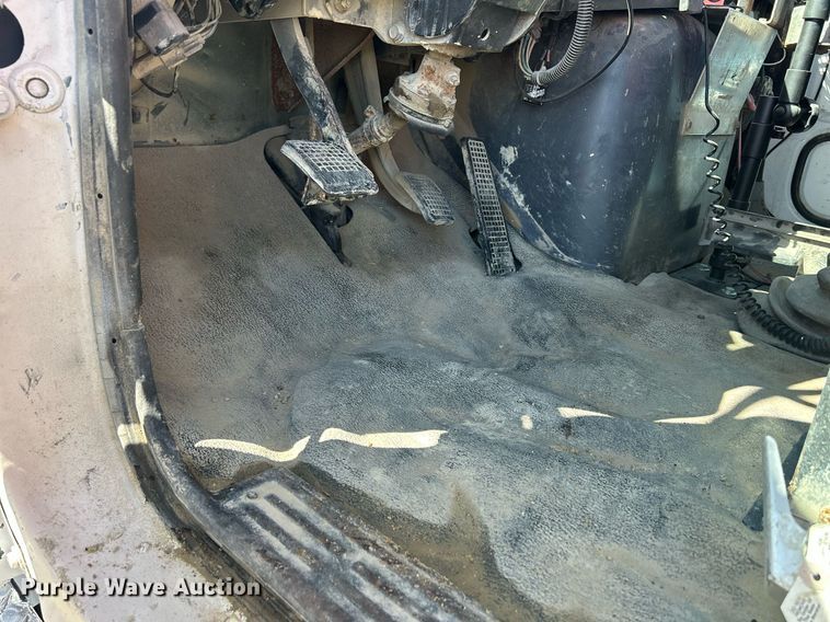 image for item DQ0891 1997 Ford LT9000  dump truck