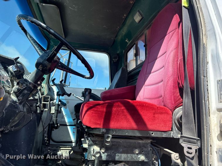 image for item DQ0891 1997 Ford LT9000  dump truck