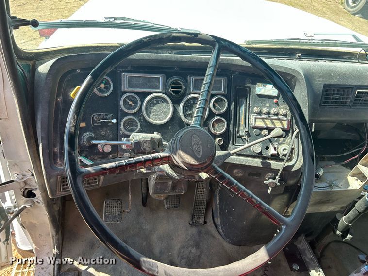 image for item DQ0891 1997 Ford LT9000  dump truck