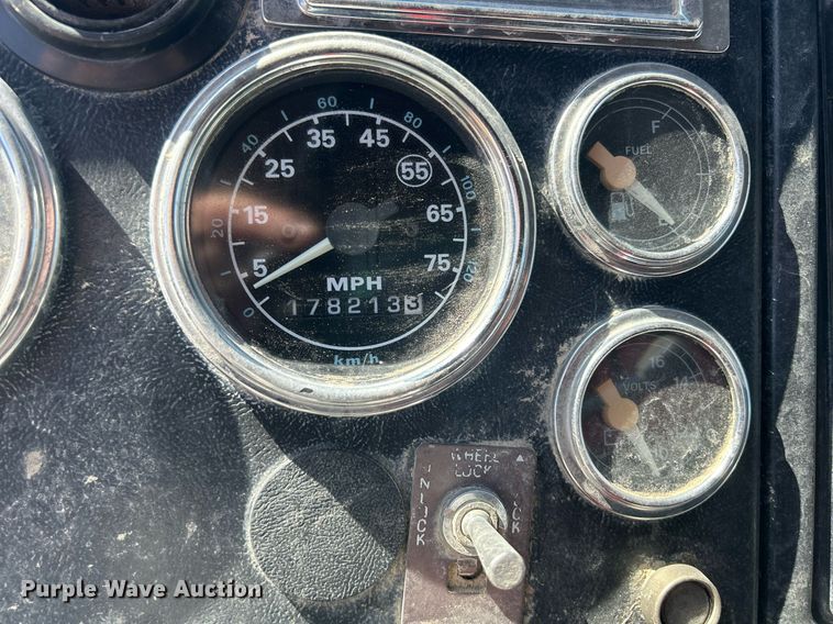 image for item DQ0891 1997 Ford LT9000  dump truck