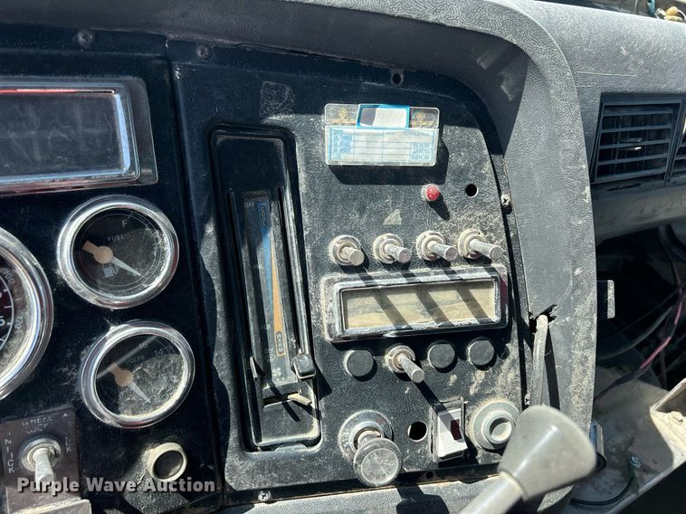 image for item DQ0891 1997 Ford LT9000  dump truck