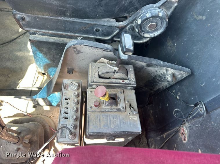 image for item DQ0891 1997 Ford LT9000  dump truck