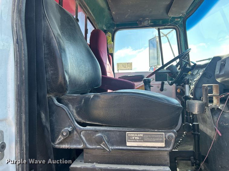 image for item DQ0891 1997 Ford LT9000  dump truck