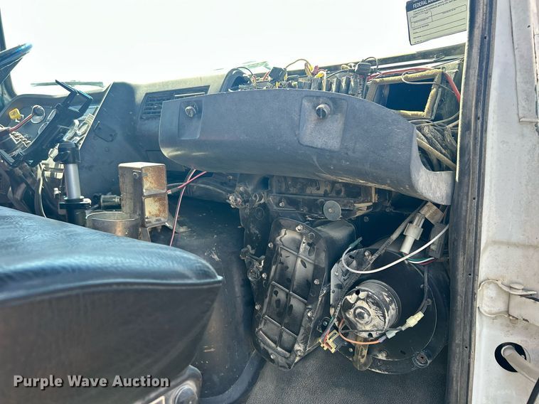 image for item DQ0891 1997 Ford LT9000  dump truck