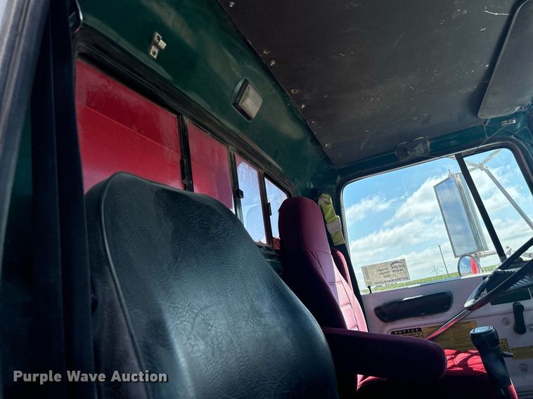 image for item DQ0891 1997 Ford LT9000  dump truck