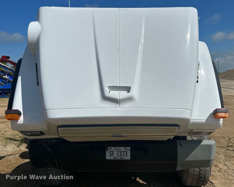 image for item DQ0891 1997 Ford LT9000  dump truck