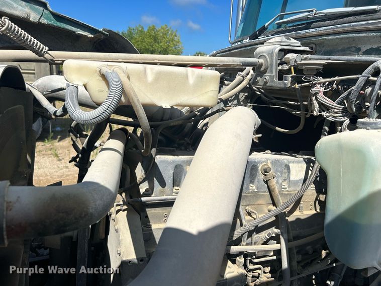 image for item DQ0891 1997 Ford LT9000  dump truck