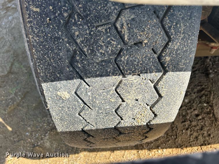 image for item DQ0891 1997 Ford LT9000  dump truck