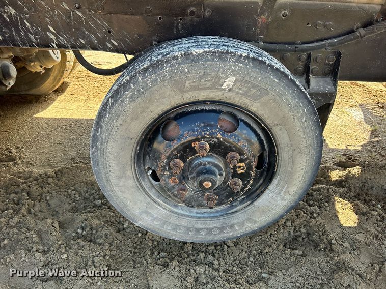 image for item DQ0891 1997 Ford LT9000  dump truck