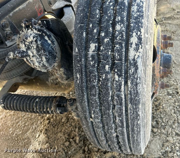 image for item DQ0891 1997 Ford LT9000  dump truck