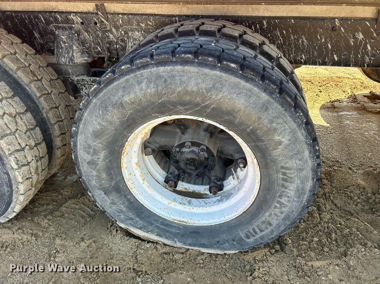 image for item DQ0891 1997 Ford LT9000  dump truck