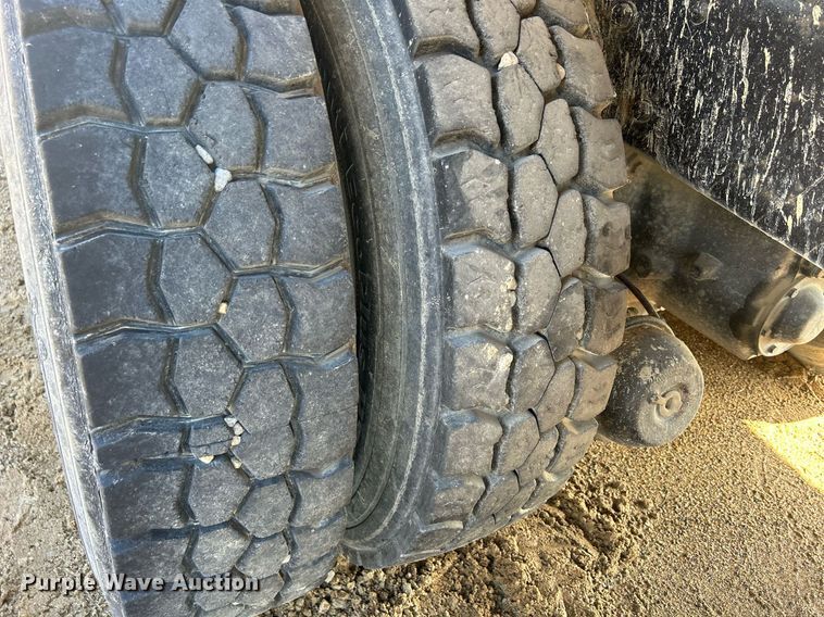 image for item DQ0891 1997 Ford LT9000  dump truck