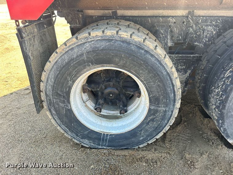 image for item DQ0891 1997 Ford LT9000  dump truck