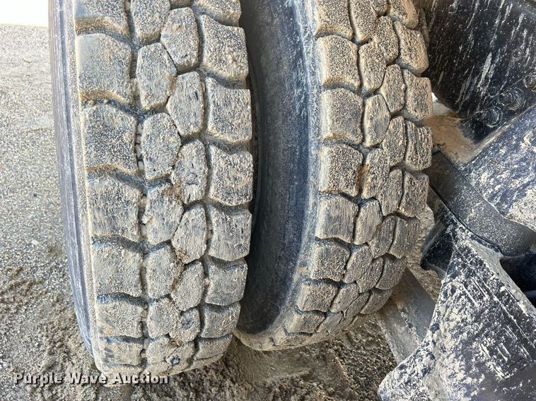 image for item DQ0891 1997 Ford LT9000  dump truck