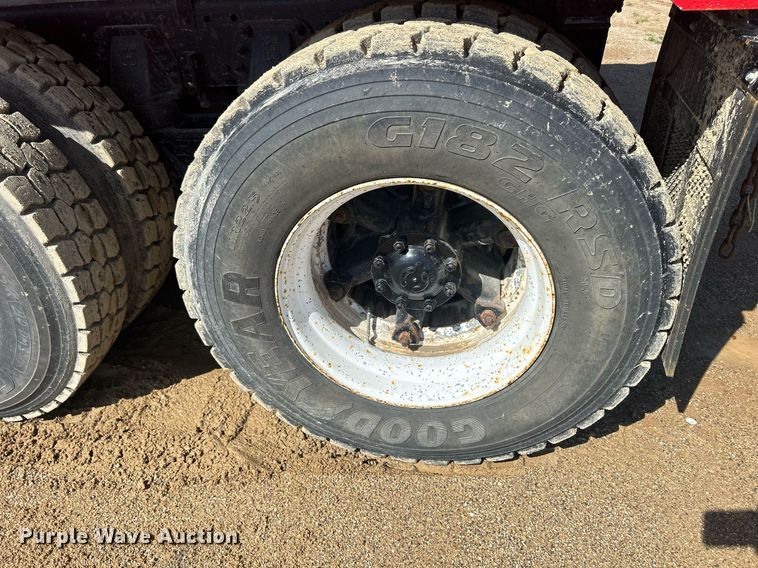 image for item DQ0891 1997 Ford LT9000  dump truck