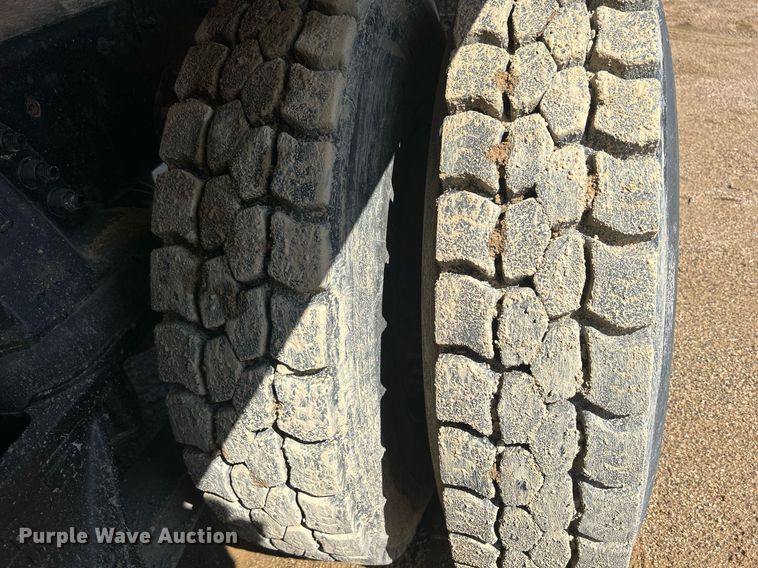 image for item DQ0891 1997 Ford LT9000  dump truck