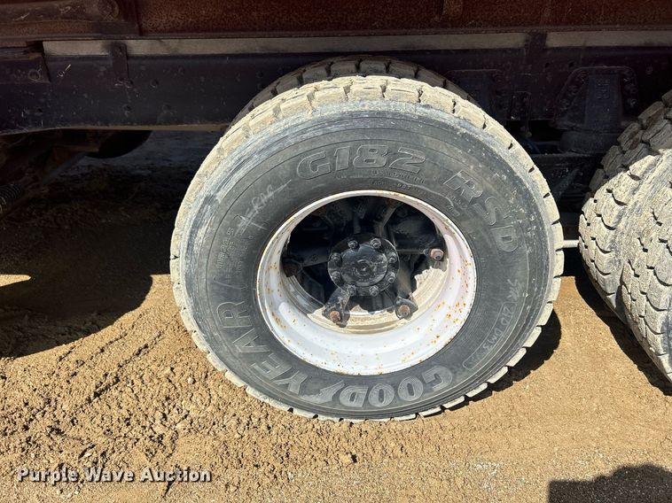 image for item DQ0891 1997 Ford LT9000  dump truck